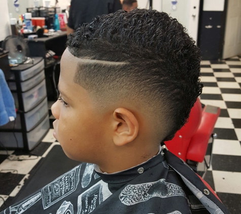 On Point Barber Shop - Lakeland, FL. Recorte en uve por Luis barbero