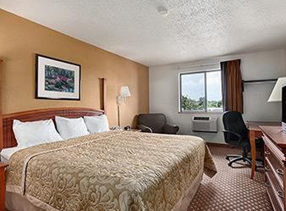 Super 8 by Wyndham Canton/Livonia Area - Canton, MI