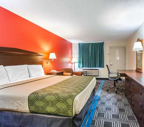 Econo Lodge - Lanett, AL