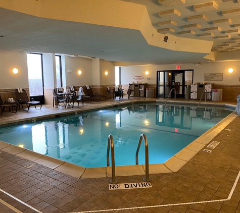 Troy Inn & Suites - Troy, MI