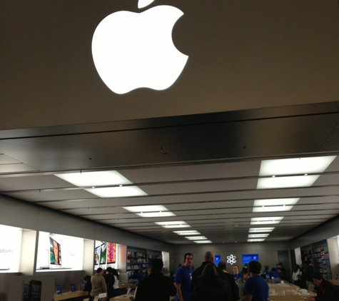 Apple Southcenter - Tukwila, WA