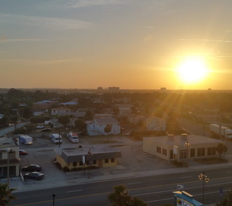 Bahama House - Daytona Beach, FL