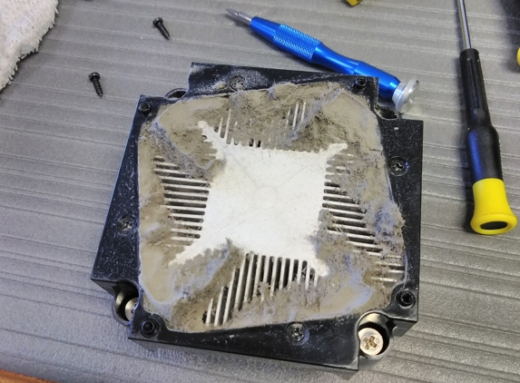 Massey Merchandise, LLC Mobile Computer Repair - Gurley, AL. 6 months of dust accumulation. This is a potential fire hazard.