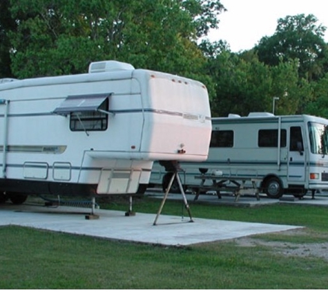 Trinity Bay RV Park and Lodging Resort - Anahuac, TX