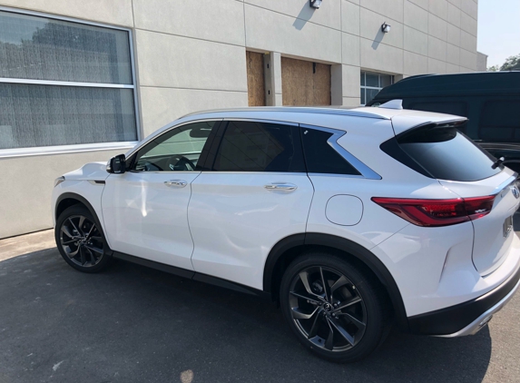 Infiniti Dealership - Massapequa, NY