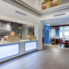 Holiday Inn Express & Suites Chicago-Midway Airport by IHG