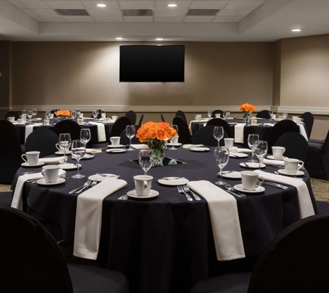 DoubleTree Suites by Hilton Hotel Cincinnati - Blue Ash - Sharonville, OH