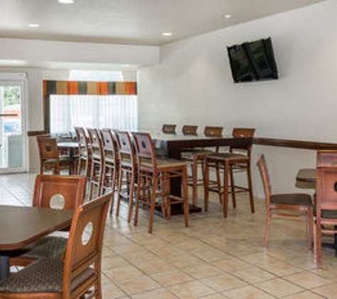 Microtel Inn & Suites by Wyndham Gulf Shores - Gulf Shores, AL