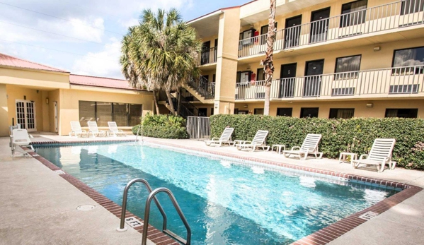 Econo Lodge - Atlantic Beach, FL