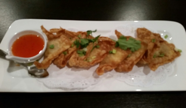 Siri Thai Cuisine - Burbank, CA. Crispy Wontons