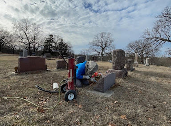 The Monument Guy - Butler, MO