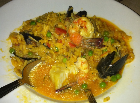 Geoffrey's Malibu - Malibu, CA. Seafood paella