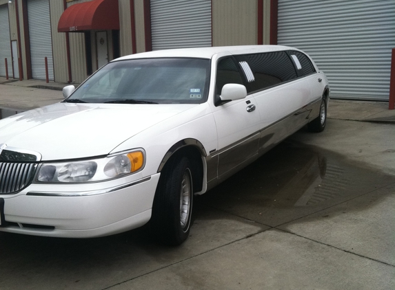 A LLURE LIMOUSINE