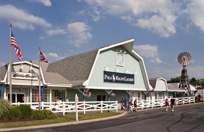 Crocs store aurora farms