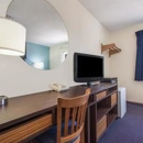 Super 8 by Wyndham College Station - Hotels