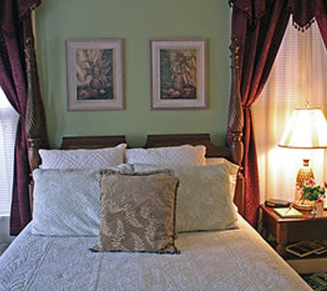 Green Palm Inn - Savannah, GA