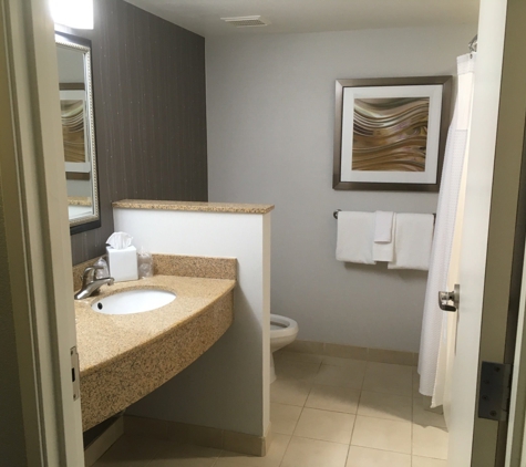 Courtyard by Marriott Pensacola Downtown - Pensacola, FL