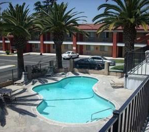 Days Inn by Wyndham Hemet - Hemet, CA