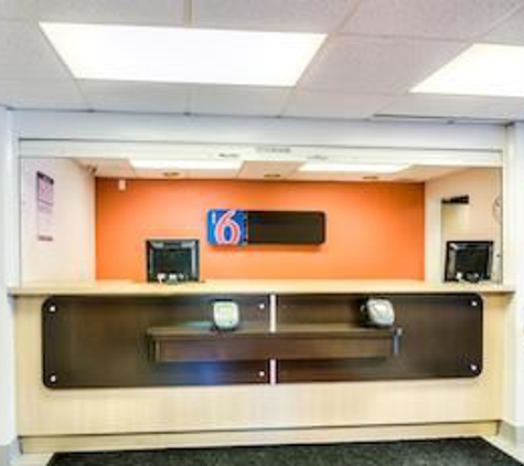 Motel 6 - Arlington Heights, IL