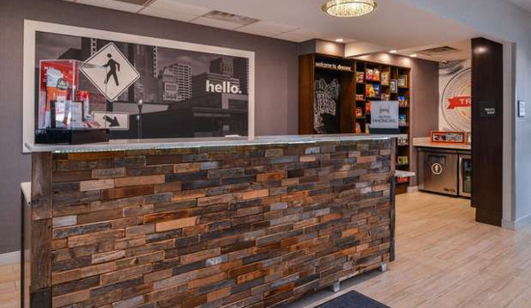 Hampton Inn & Suites Denver-Speer Boulevard - Denver, CO