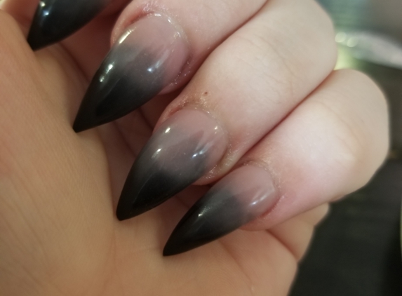 Delil Nails - Burlington, NC