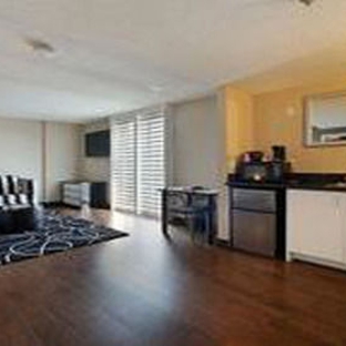 Ramada Plaza by Wyndham West Hollywood Hotel & Suites - West Hollywood, CA