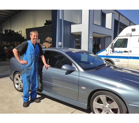 Steve's Service Centre - Lavington, NSW