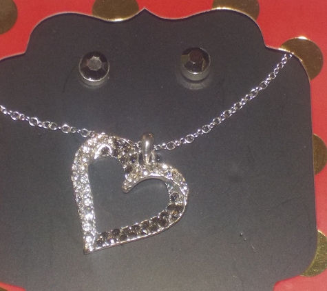 Tammys Gifts - Watertown, NY. Heart neckless 3.00