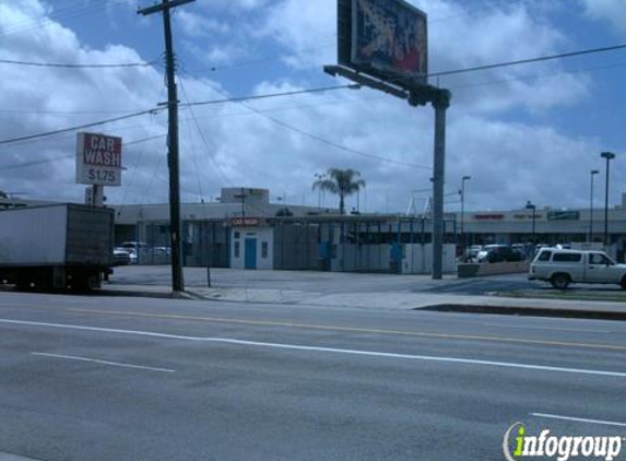 Lindley Car Wash - Northridge, CA