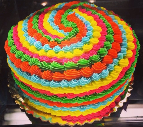 Albertsons - Los Angeles, CA. Love this fancy cake!