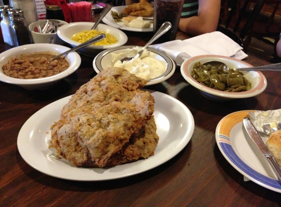 Babe's Chicken Dinner House - Garland, TX