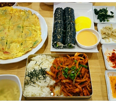 Big Rice Korean Cuisine - Temple City, CA. Seafood pancake, Tuna rice rolls, spicy pork rice box.