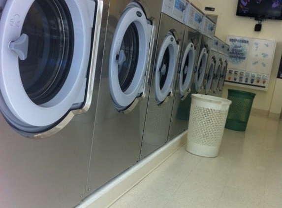 East Avenue Laundromat - Warwick, RI