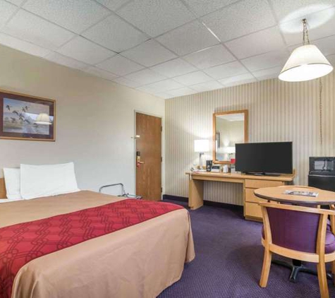 Econo Lodge - Manchester, NH