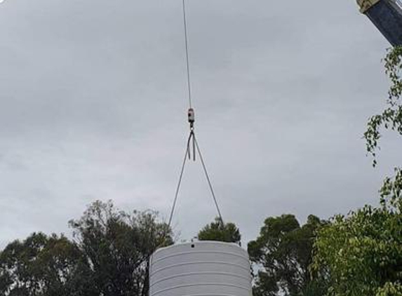 M & E Crane Hire North Brisbane - Bracken Ridge, QLD. Up 'n' over. Easy as pie!
