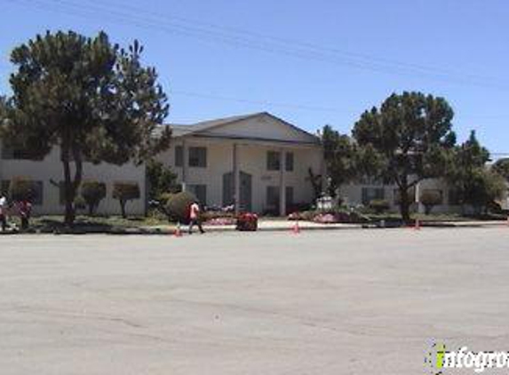 Cambridge Apartments - Huntington Beach, CA