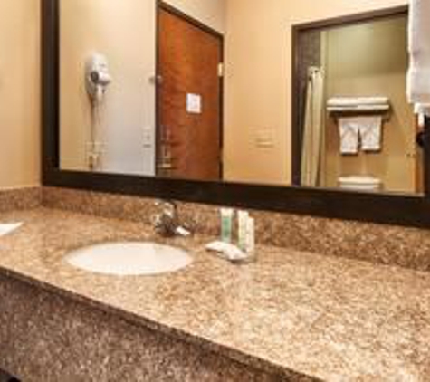 Best Western Plus Red River Inn - Clarendon, TX