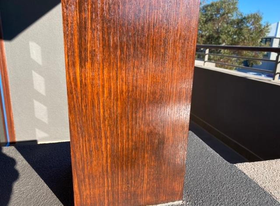 Melbourne Colour Painting P/L - Altona, VIC. Same post as previous picture (after owners puttied:sanded/stained)