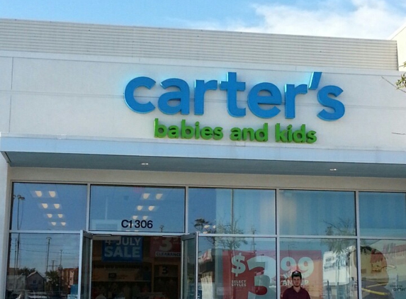 Carter's - Los Angeles, CA. Entrance through top level of parking lot