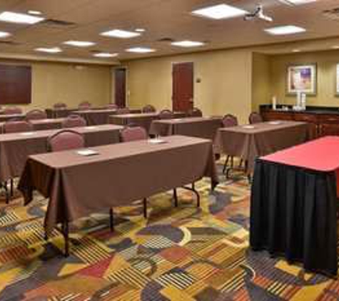 Hampton Inn & Suites Muncie - Muncie, IN