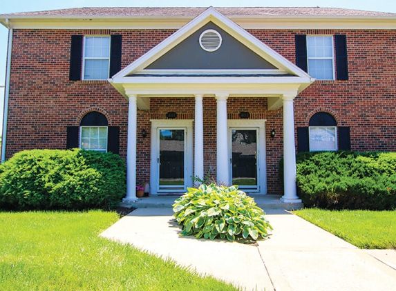 Coach House Apartments - Kansas City, MO