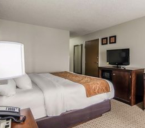 Quality Suites St. Joseph - Saint Joseph, MO