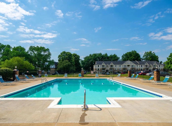 Hickory Village Apartments - Mishawaka, IN