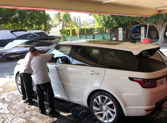 Mikey's Car Wash - West Hollywood, CA