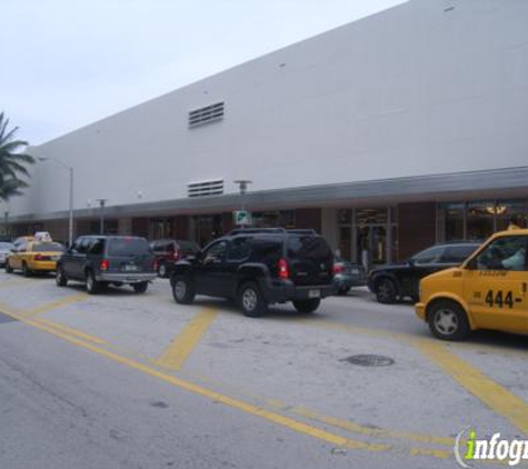 Sunglass Hut at Macy's - Miami Beach, FL