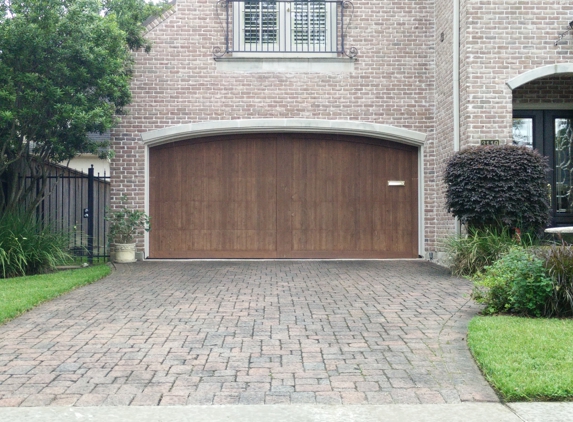 Chameleon Garage Door - Austin, TX