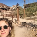 Lii's Saloon - Restaurants