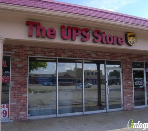 The UPS Store - Hollywood, FL
