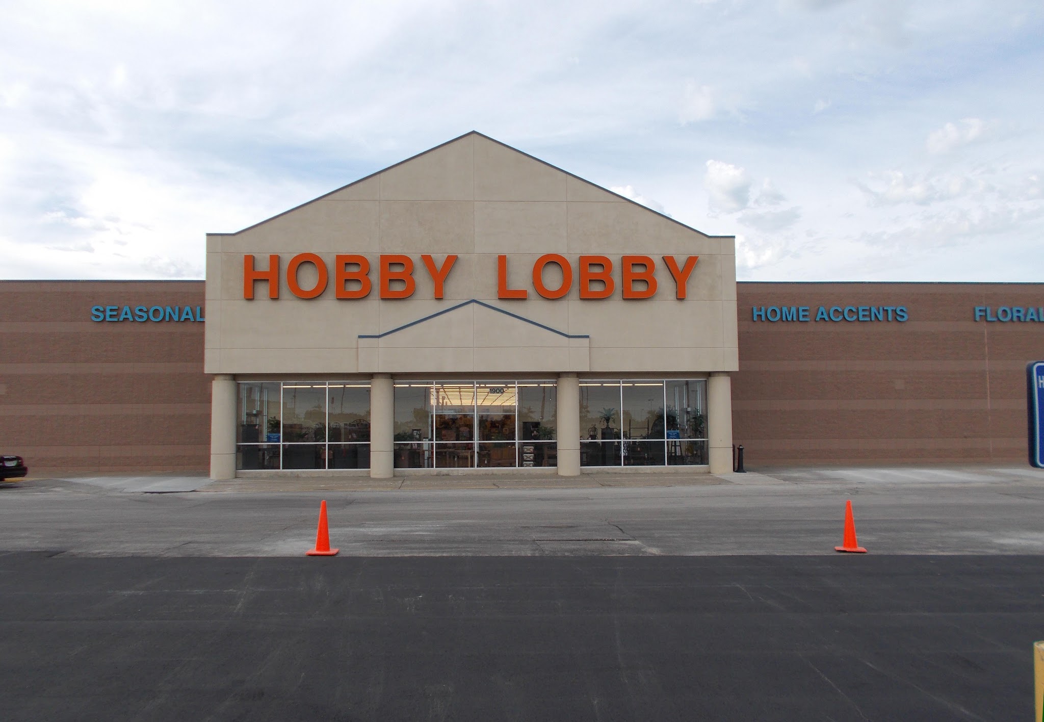 Hobby Lobby 1900 SW Wanamaker Rd, Topeka, KS 66604 - SP.com