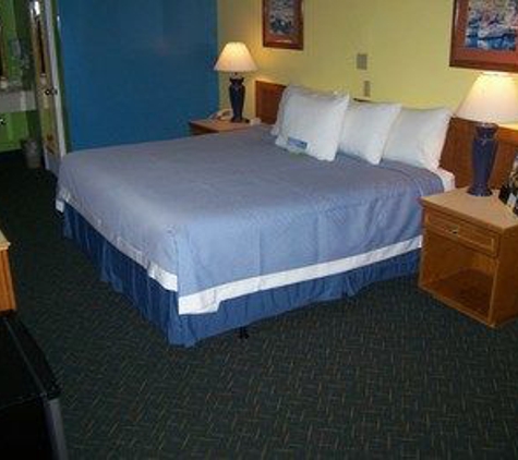 Days Inn & Suites by Wyndham Davenport - Davenport, FL